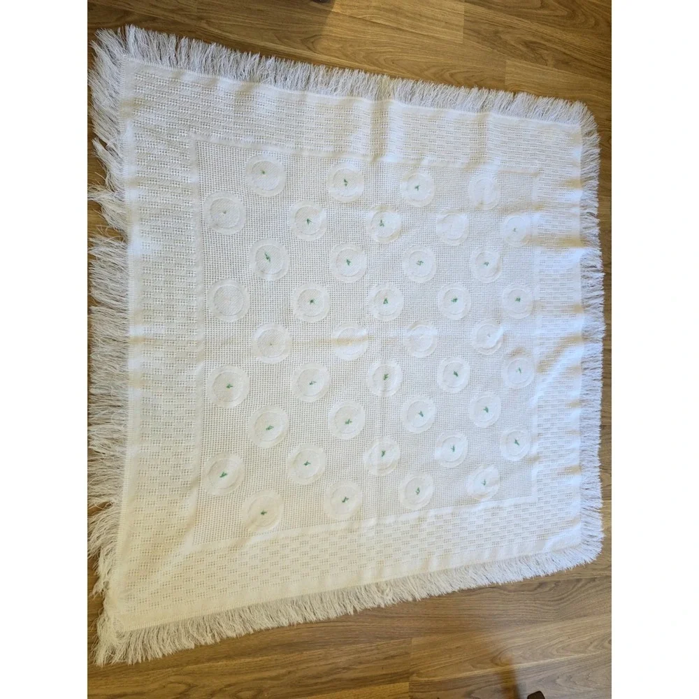 Vintage Macys Baby Blanket Made In Spain White Embroidered Flowers Fringe Knit